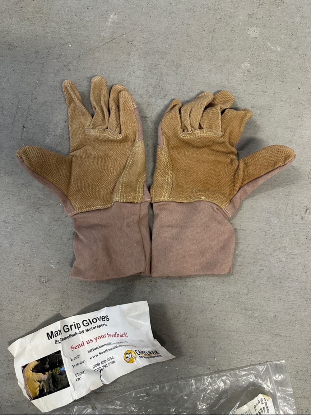 CamelBak Max Grip DWR Gloves in Desert Tan - Picture 4 of 4
